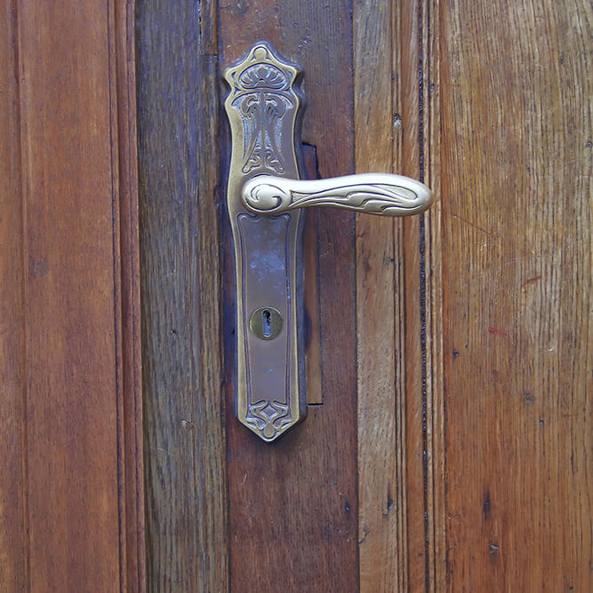 Additional Products Skirting & Architrave Locks, Handles & Hinges